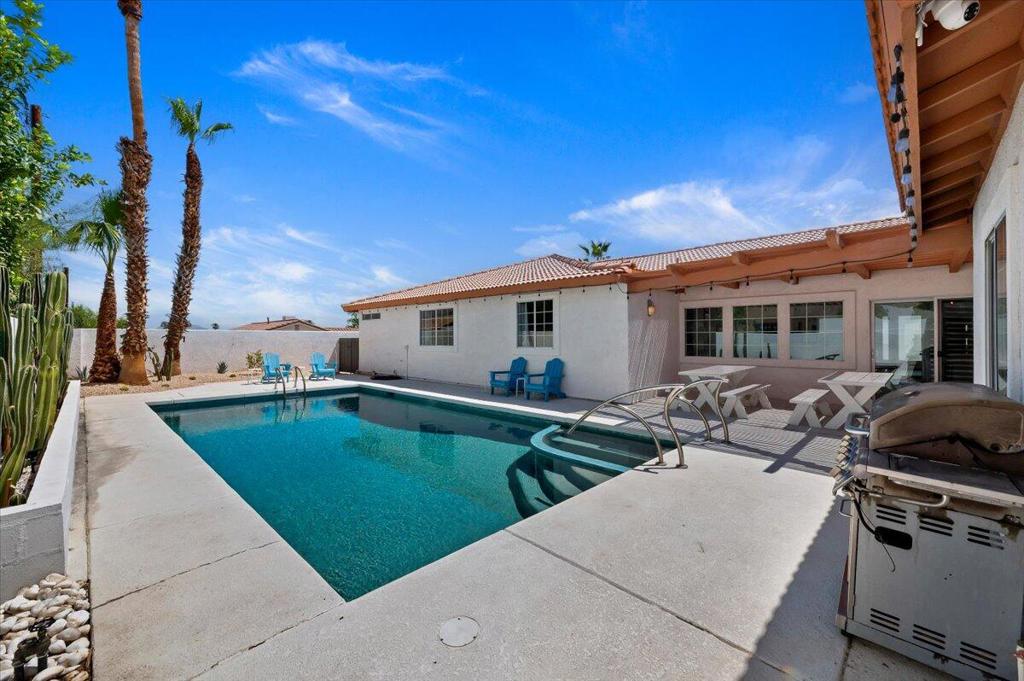 53245 Avenida Martinez