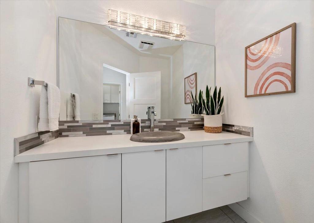 53245 Avenida Martinez