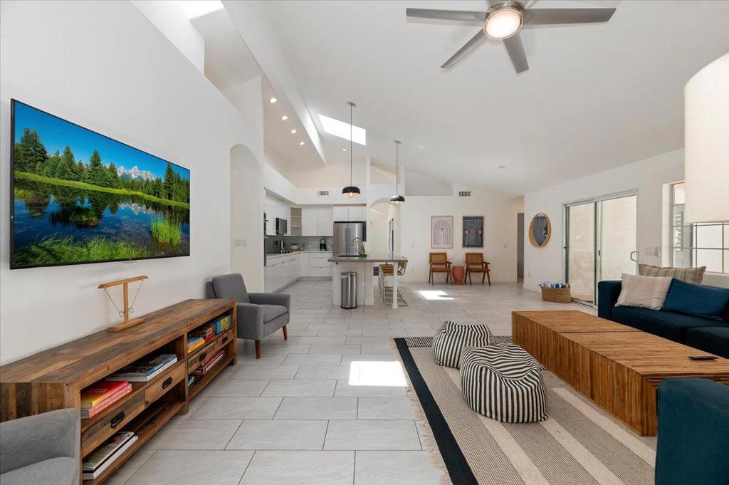 53245 Avenida Martinez
