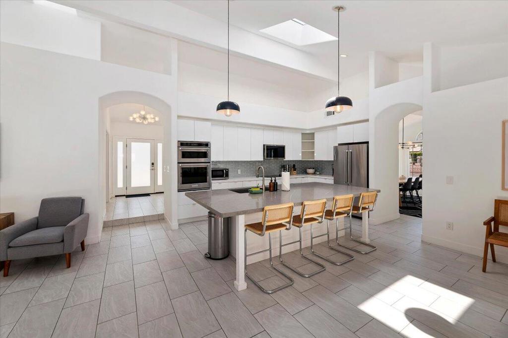 53245 Avenida Martinez