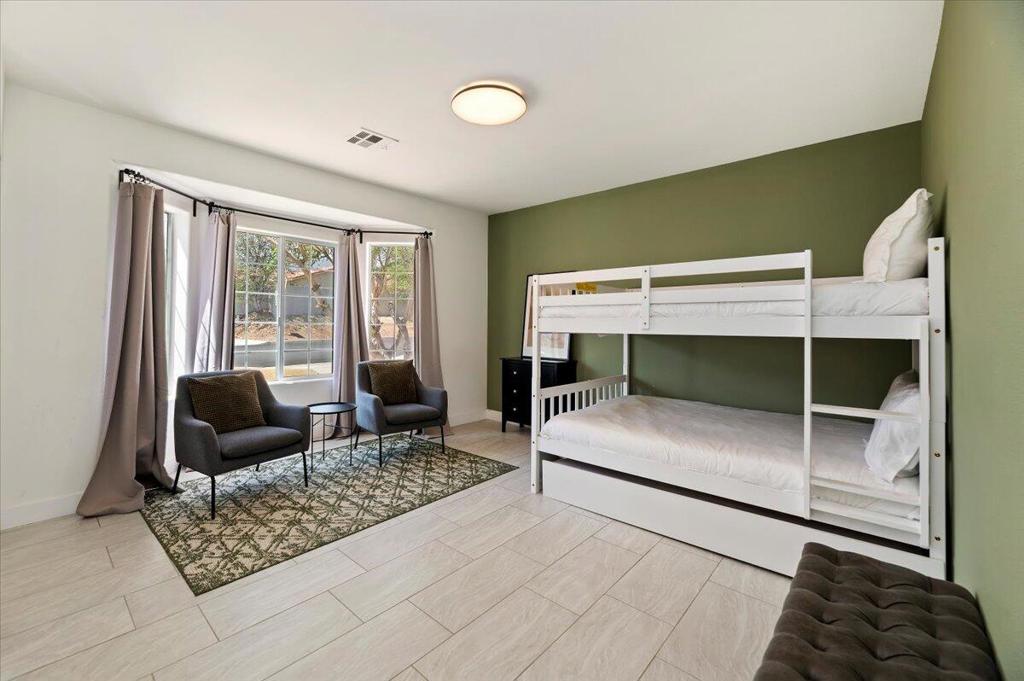 53245 Avenida Martinez