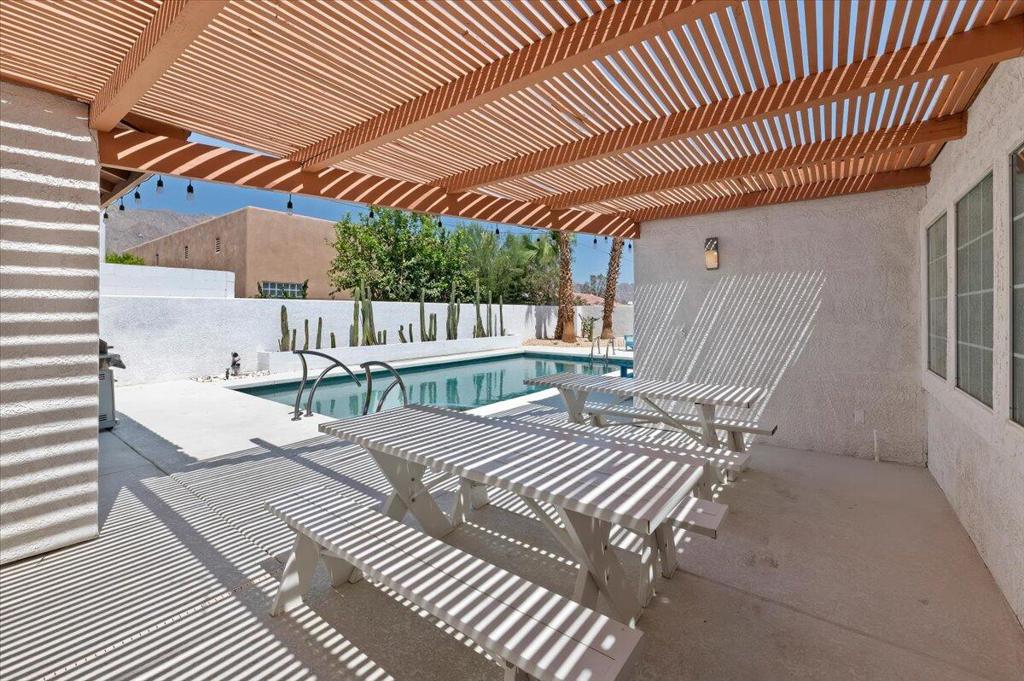 53245 Avenida Martinez