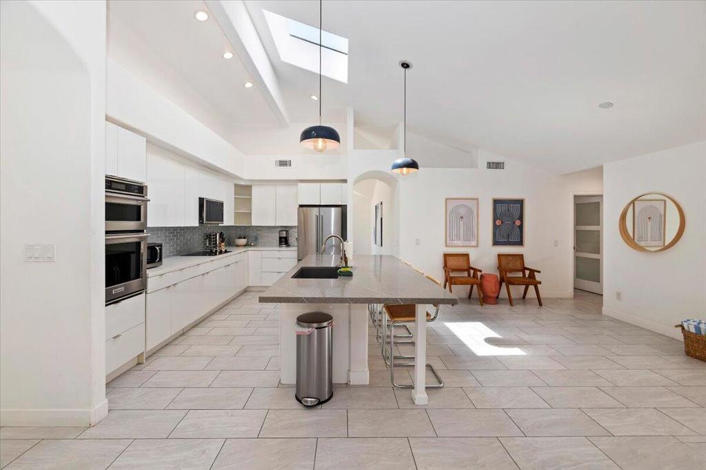 53245 Avenida Martinez