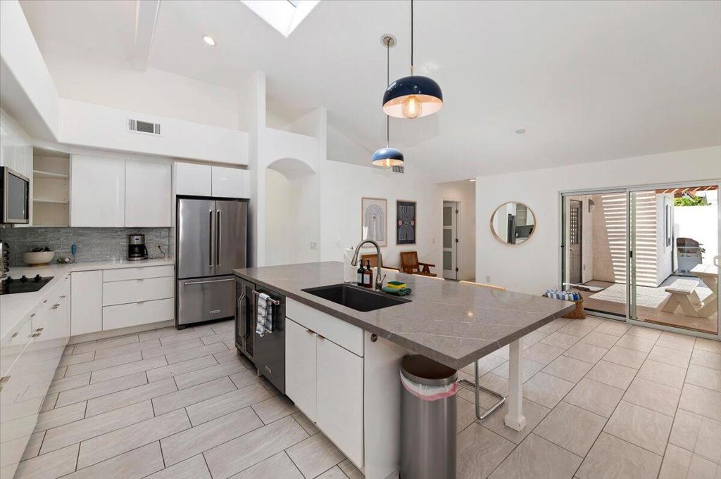 53245 Avenida Martinez