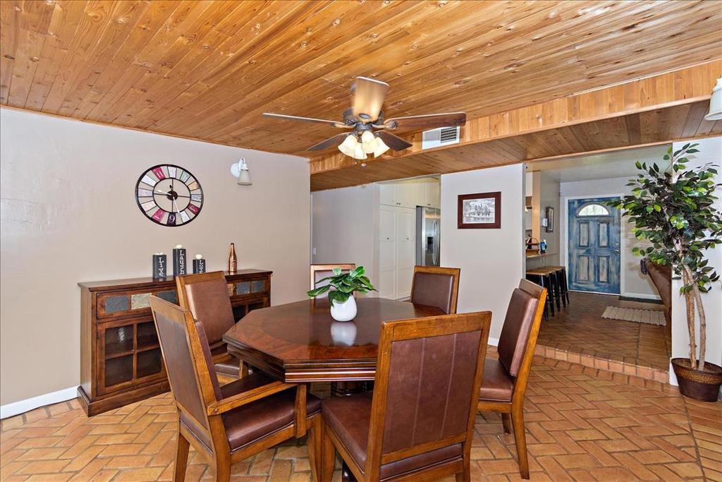 52637 Avenida Villa
