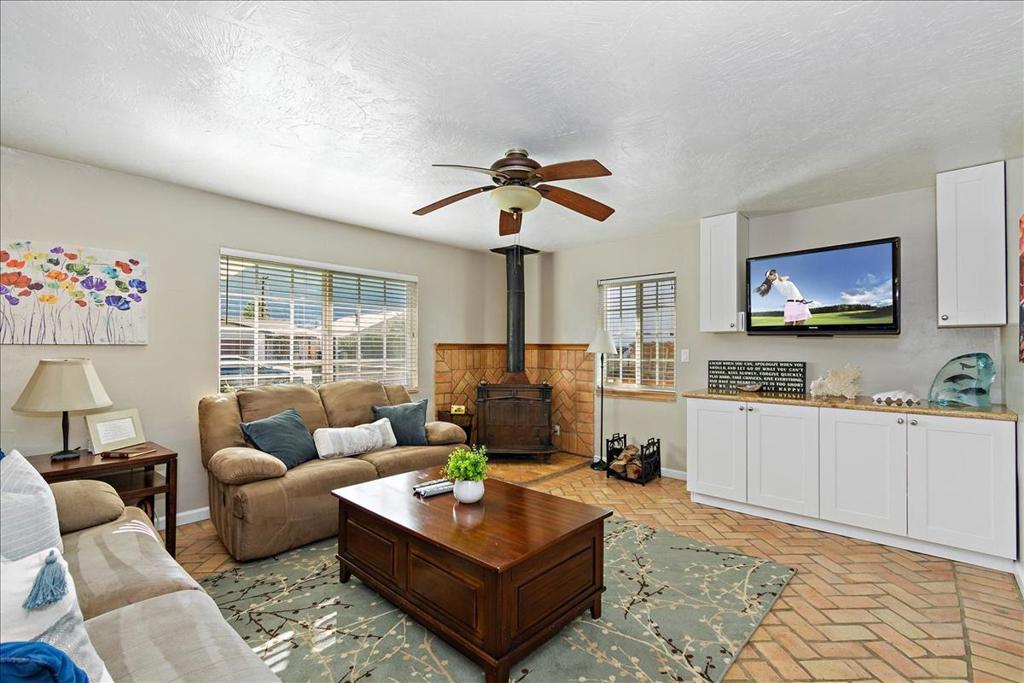 52637 Avenida Villa