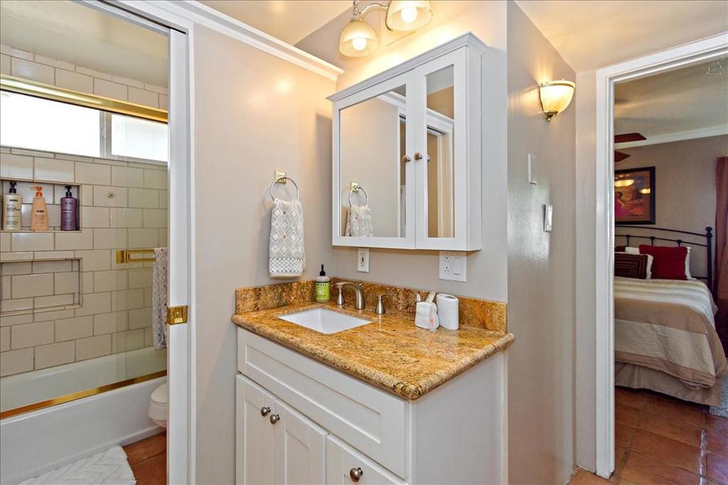 52637 Avenida Villa