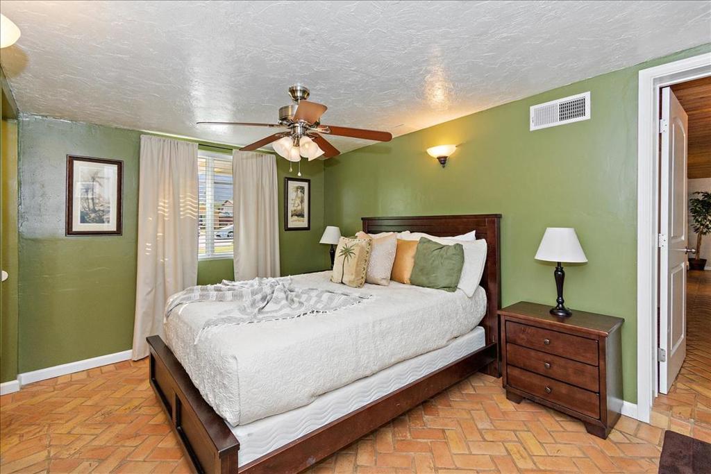52637 Avenida Villa