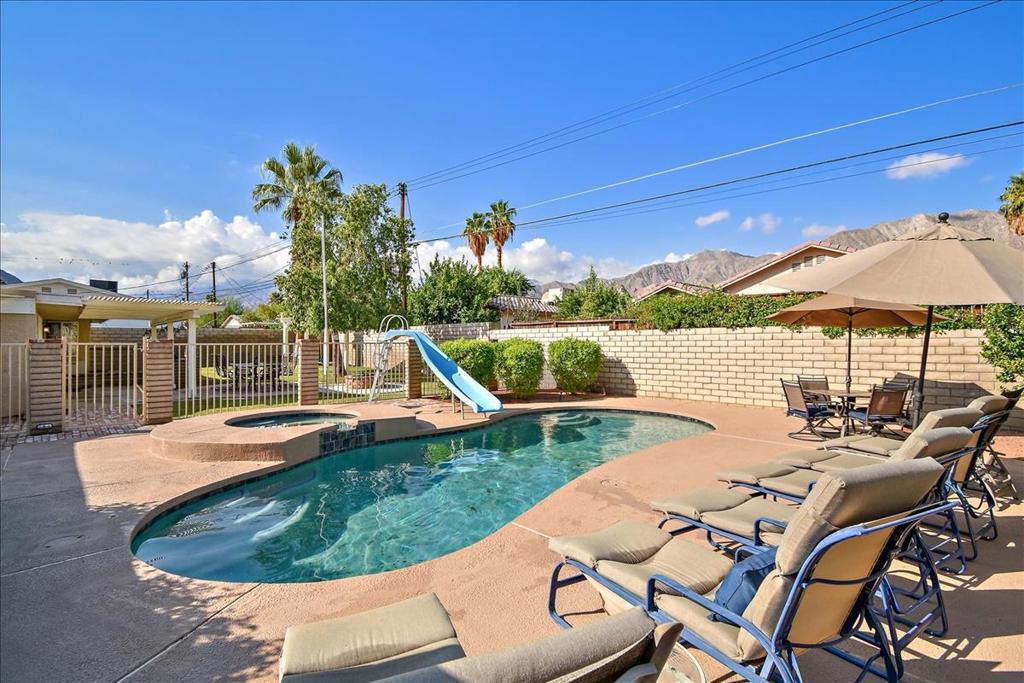 52637 Avenida Villa