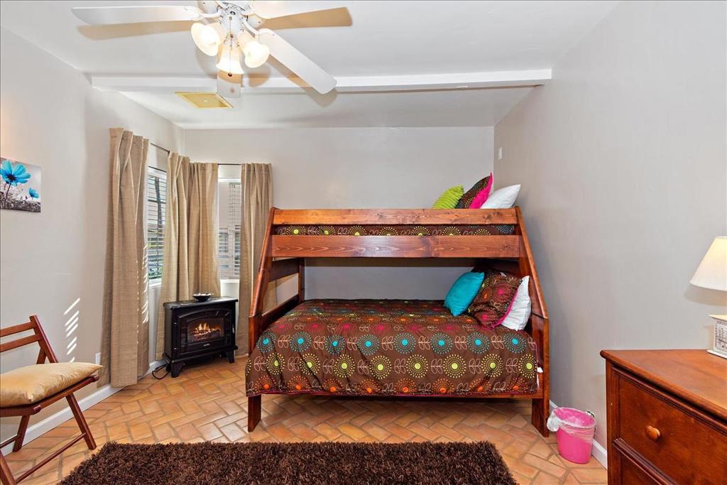 52637 Avenida Villa