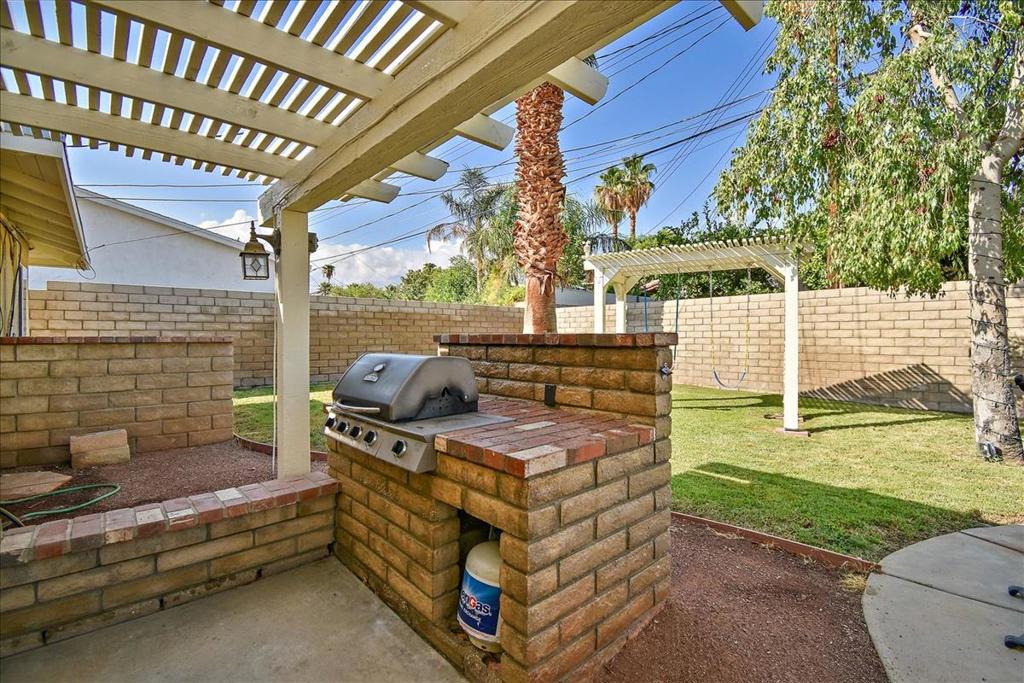 52637 Avenida Villa