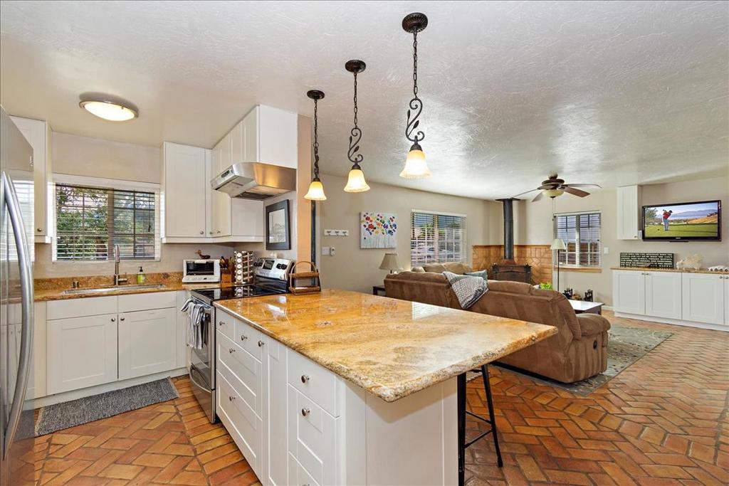52637 Avenida Villa