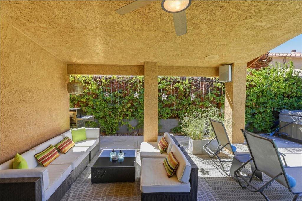 54205 Avenida Vallejo