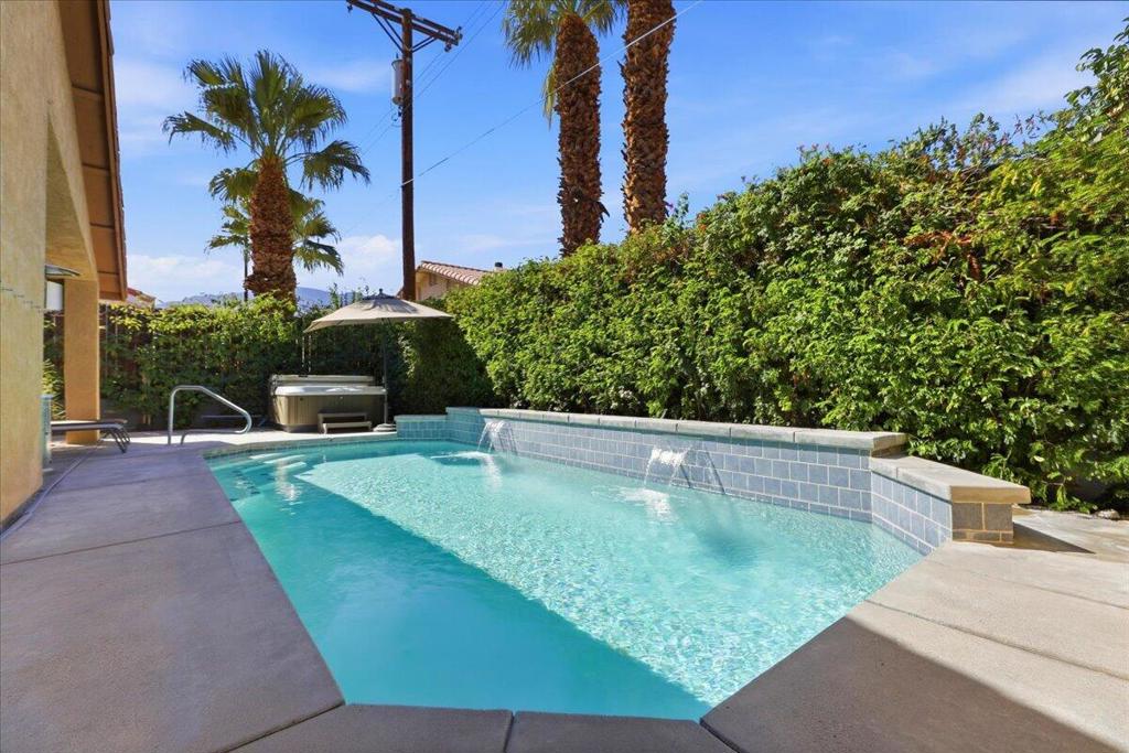 54205 Avenida Vallejo
