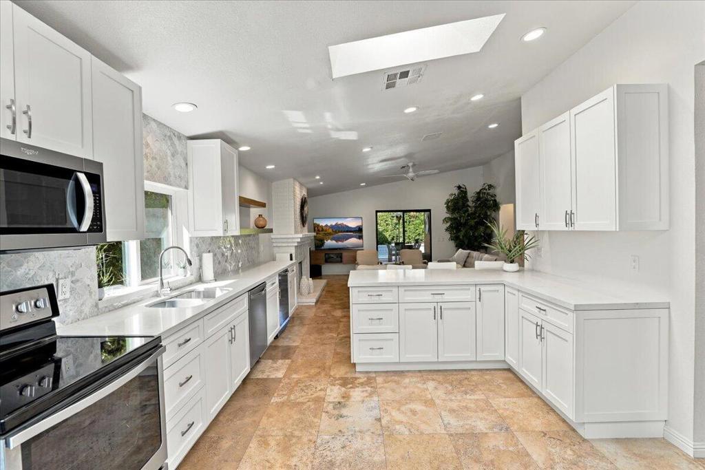 54205 Avenida Vallejo