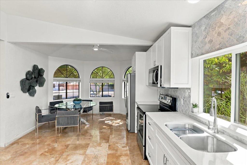 54205 Avenida Vallejo