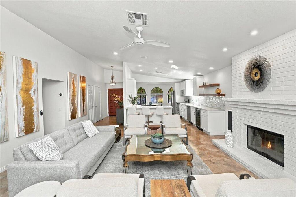 54205 Avenida Vallejo