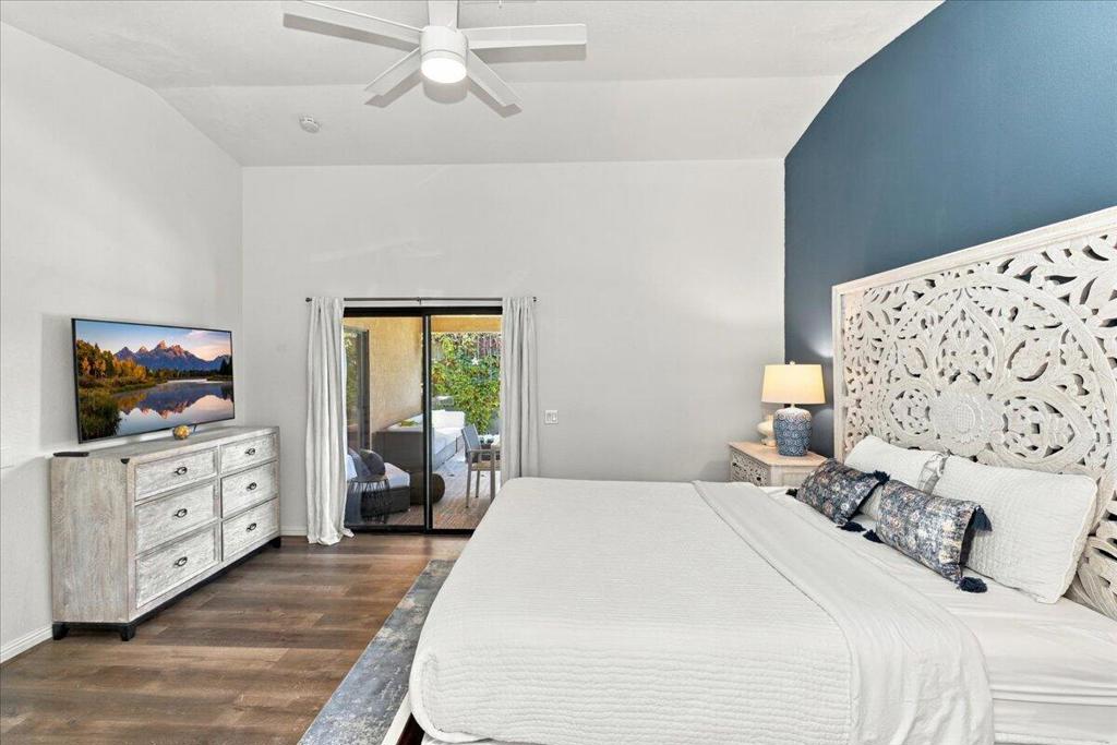 54205 Avenida Vallejo