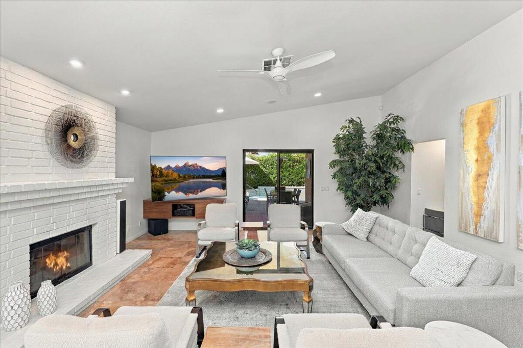 54205 Avenida Vallejo