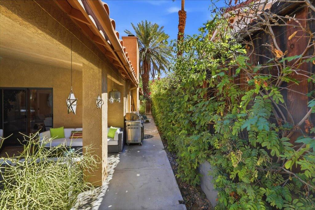 54205 Avenida Vallejo