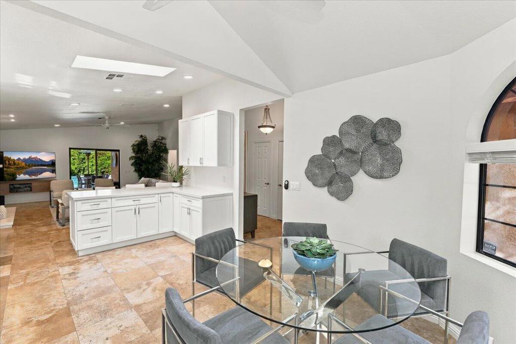 54205 Avenida Vallejo