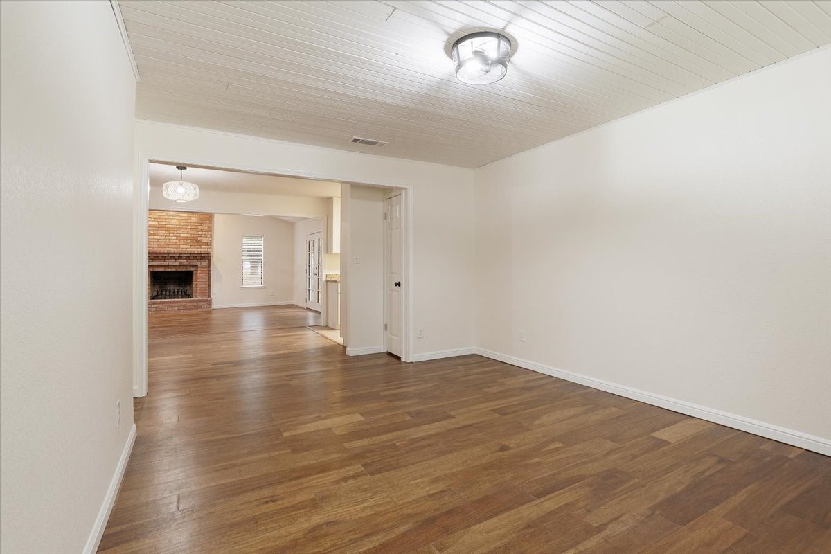 100 E Cunningham Street