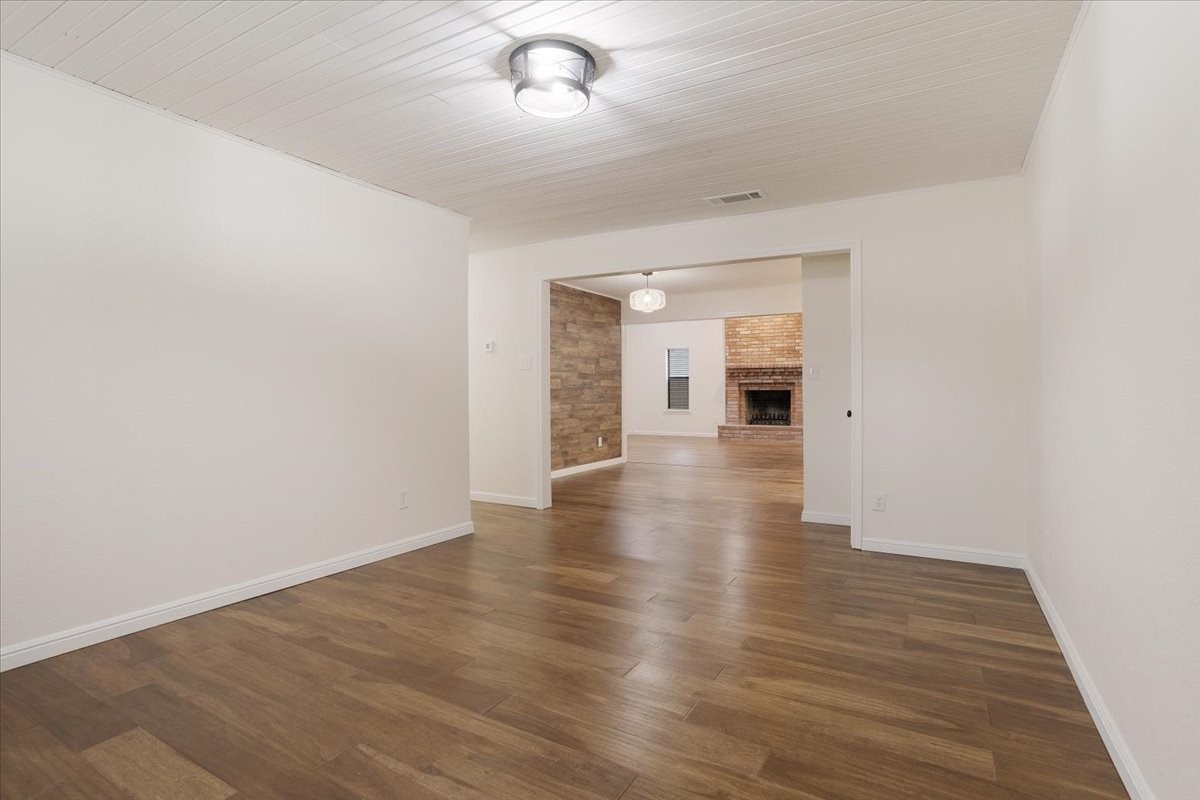 100 E Cunningham Street