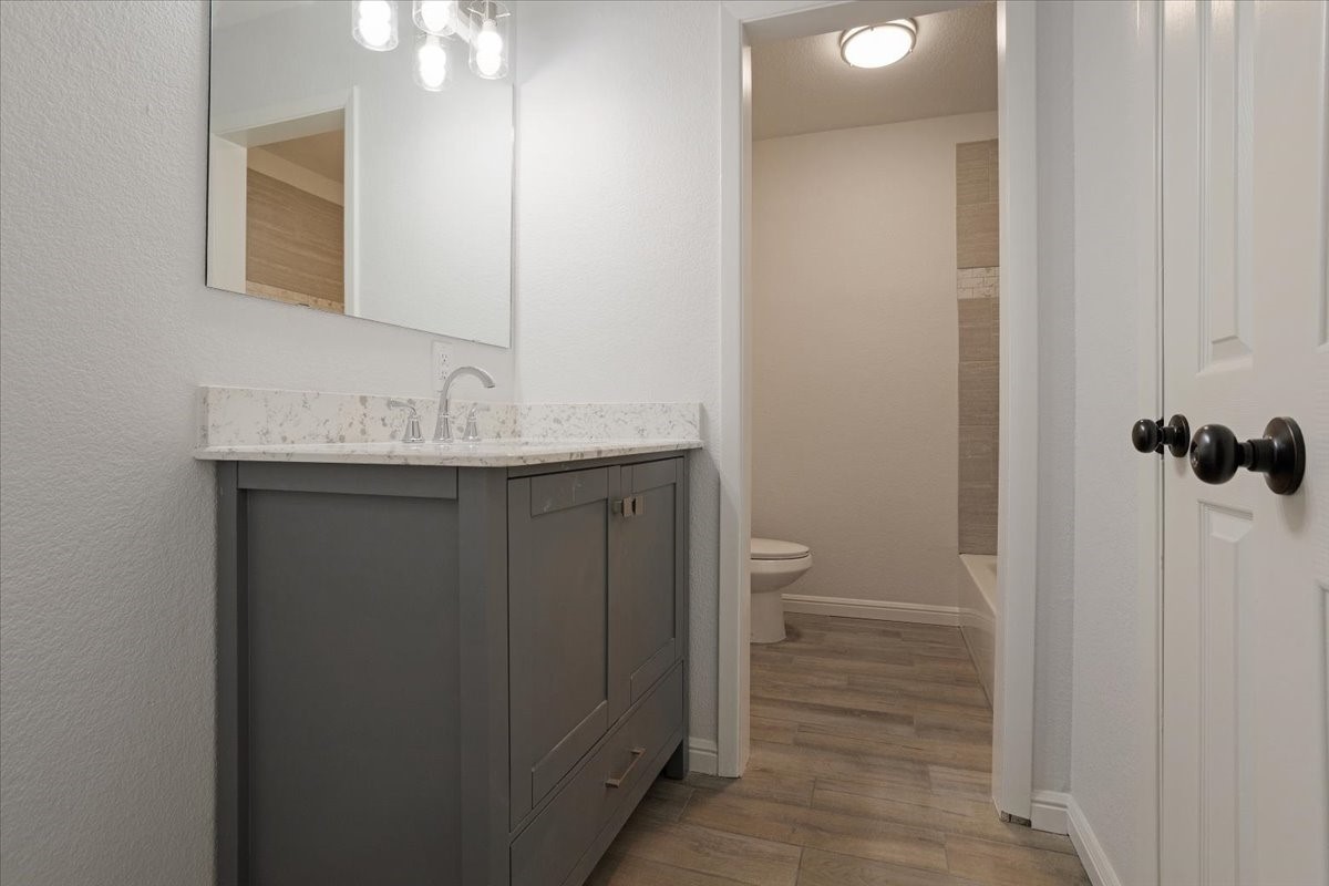 100 E Cunningham Street