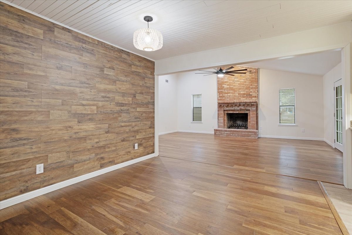 100 E Cunningham Street