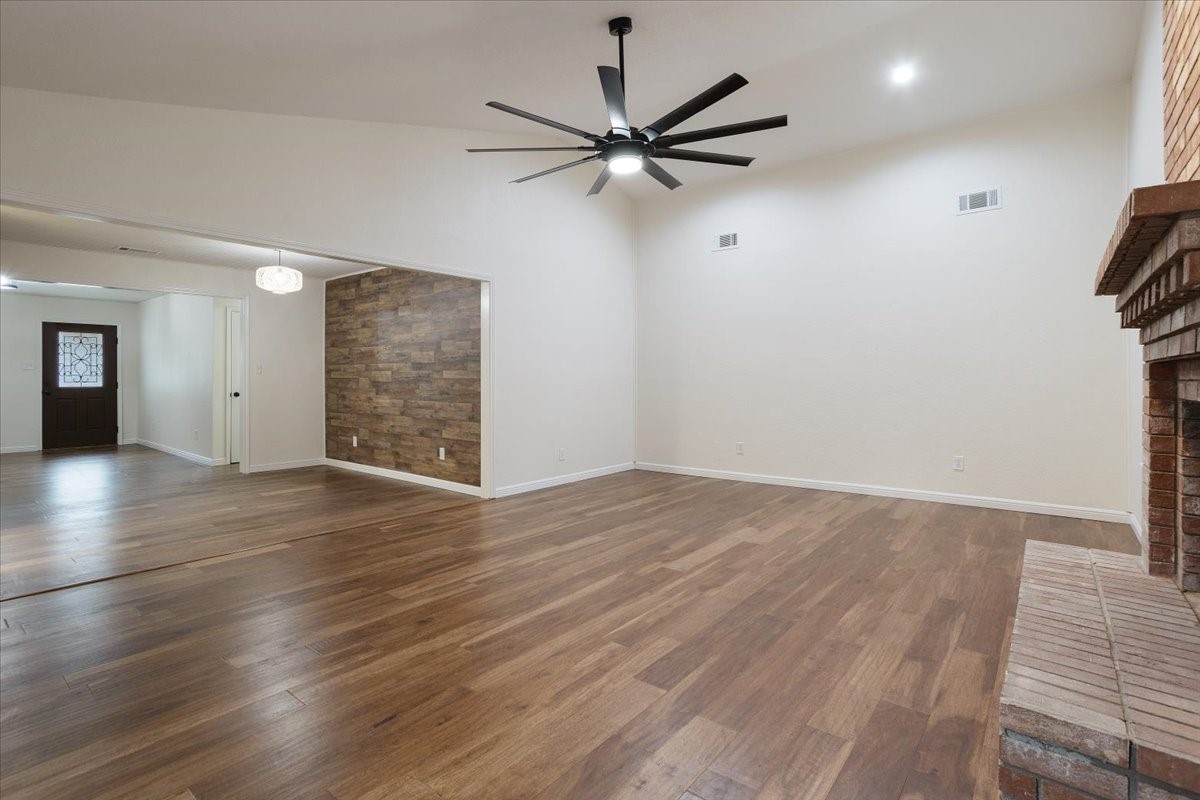 100 E Cunningham Street