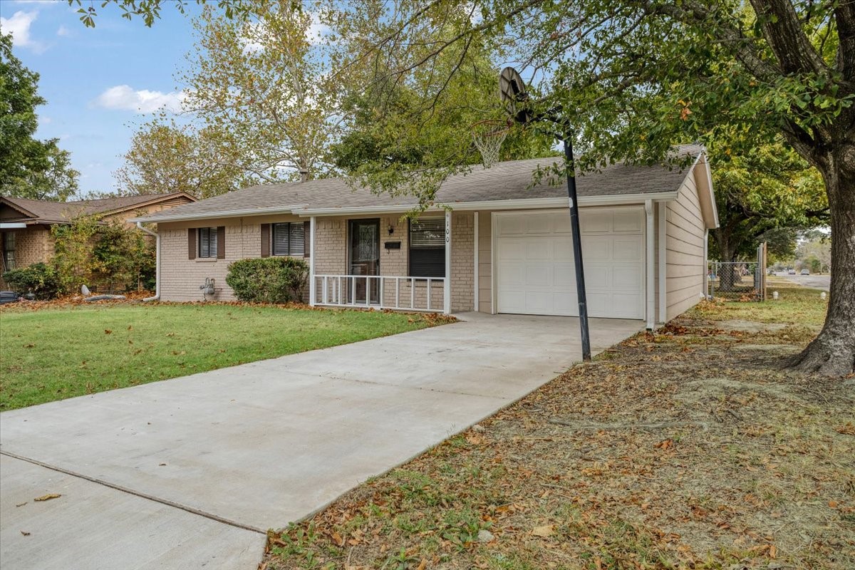 100 E Cunningham Street