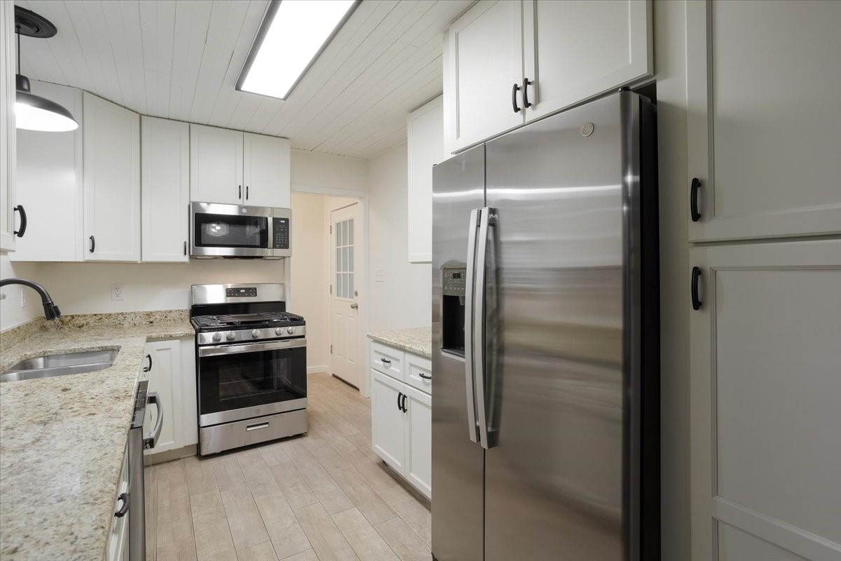 100 E Cunningham Street