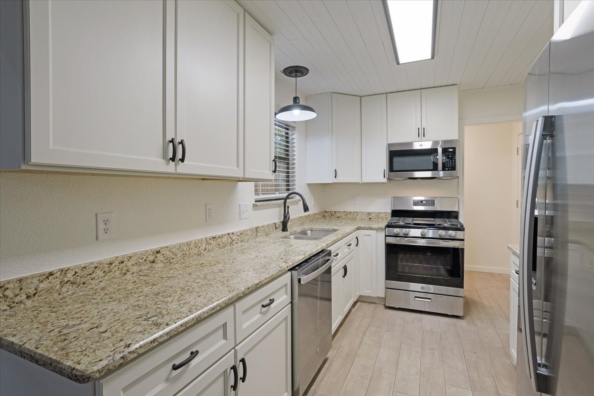 100 E Cunningham Street