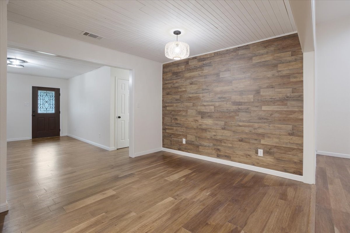 100 E Cunningham Street