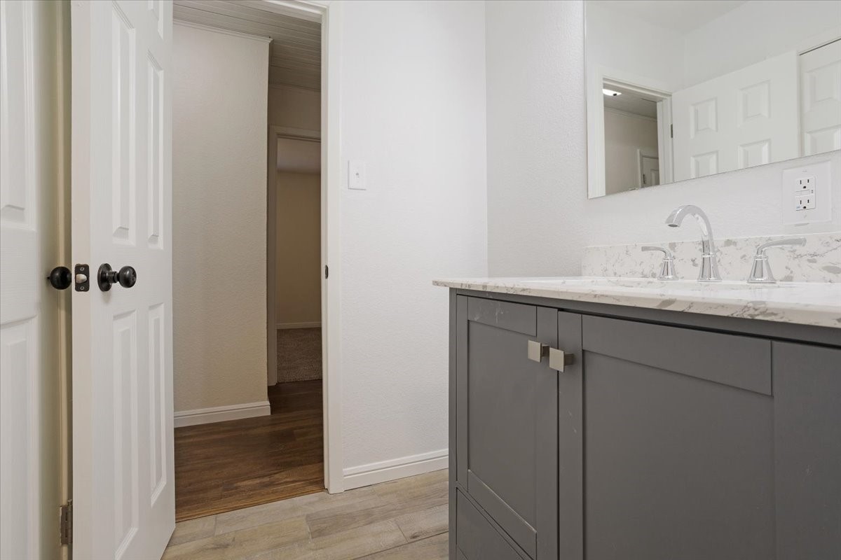 100 E Cunningham Street