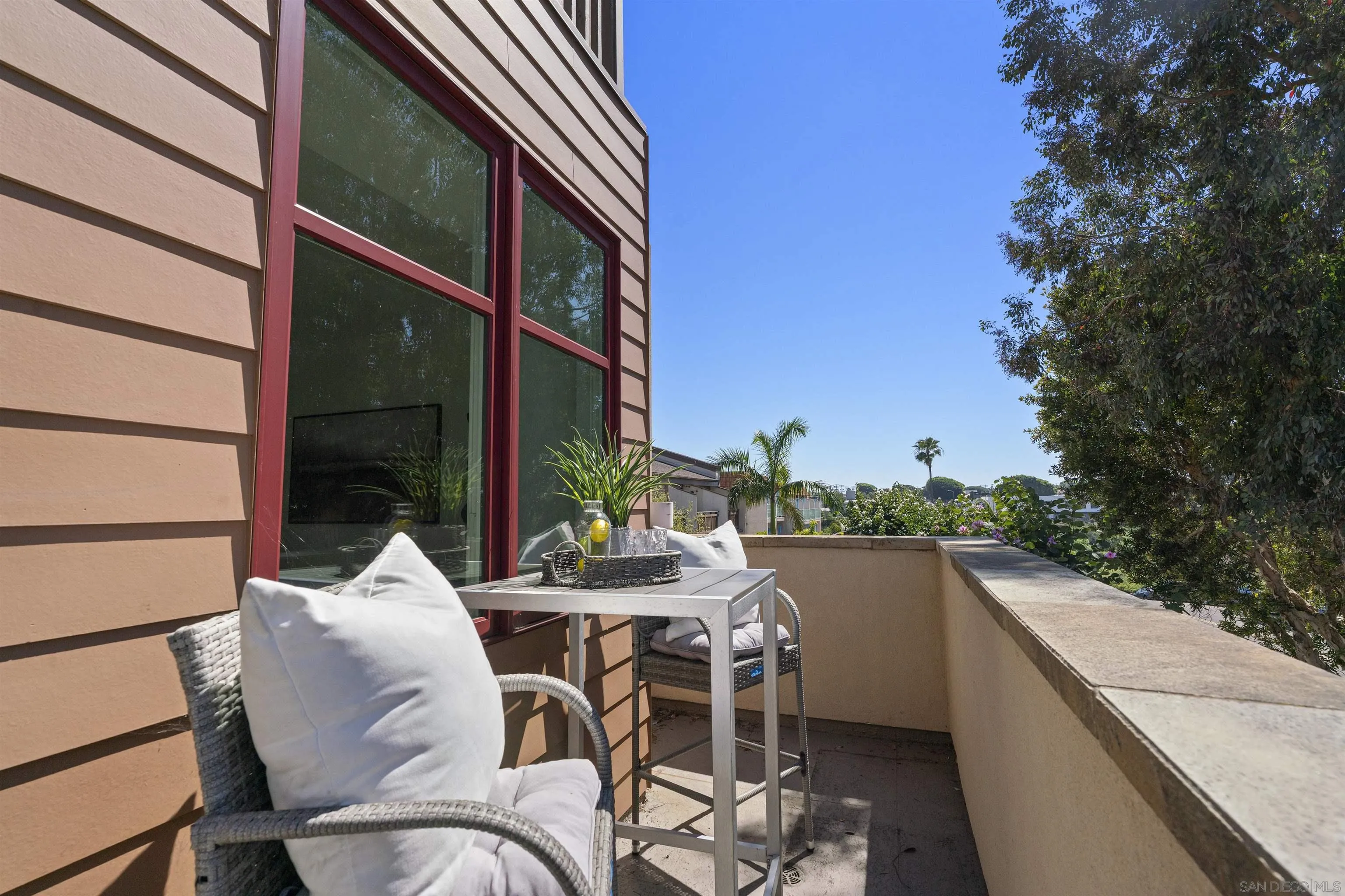 215 2nd St Unit 101