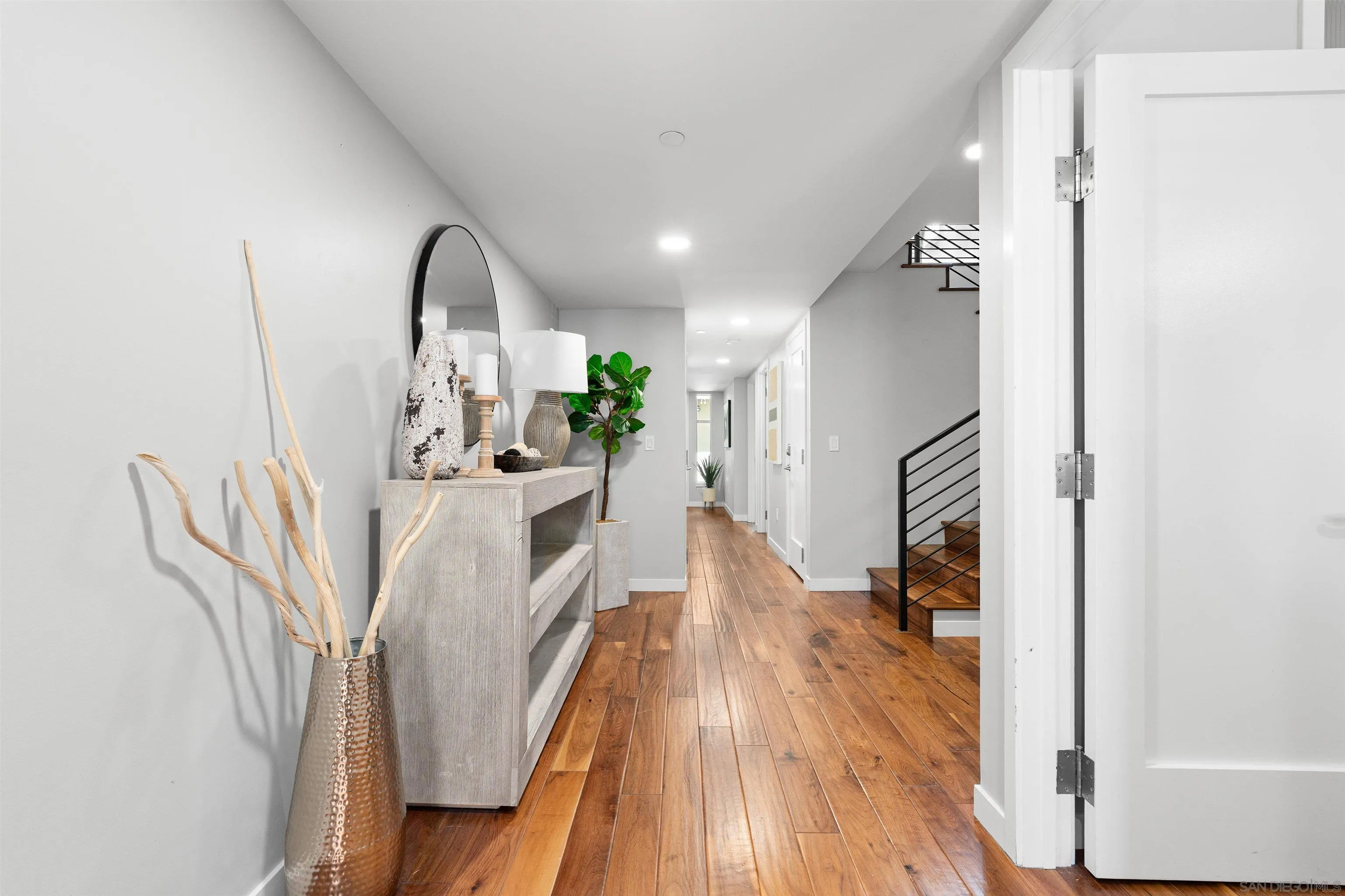 215 2nd St Unit 101