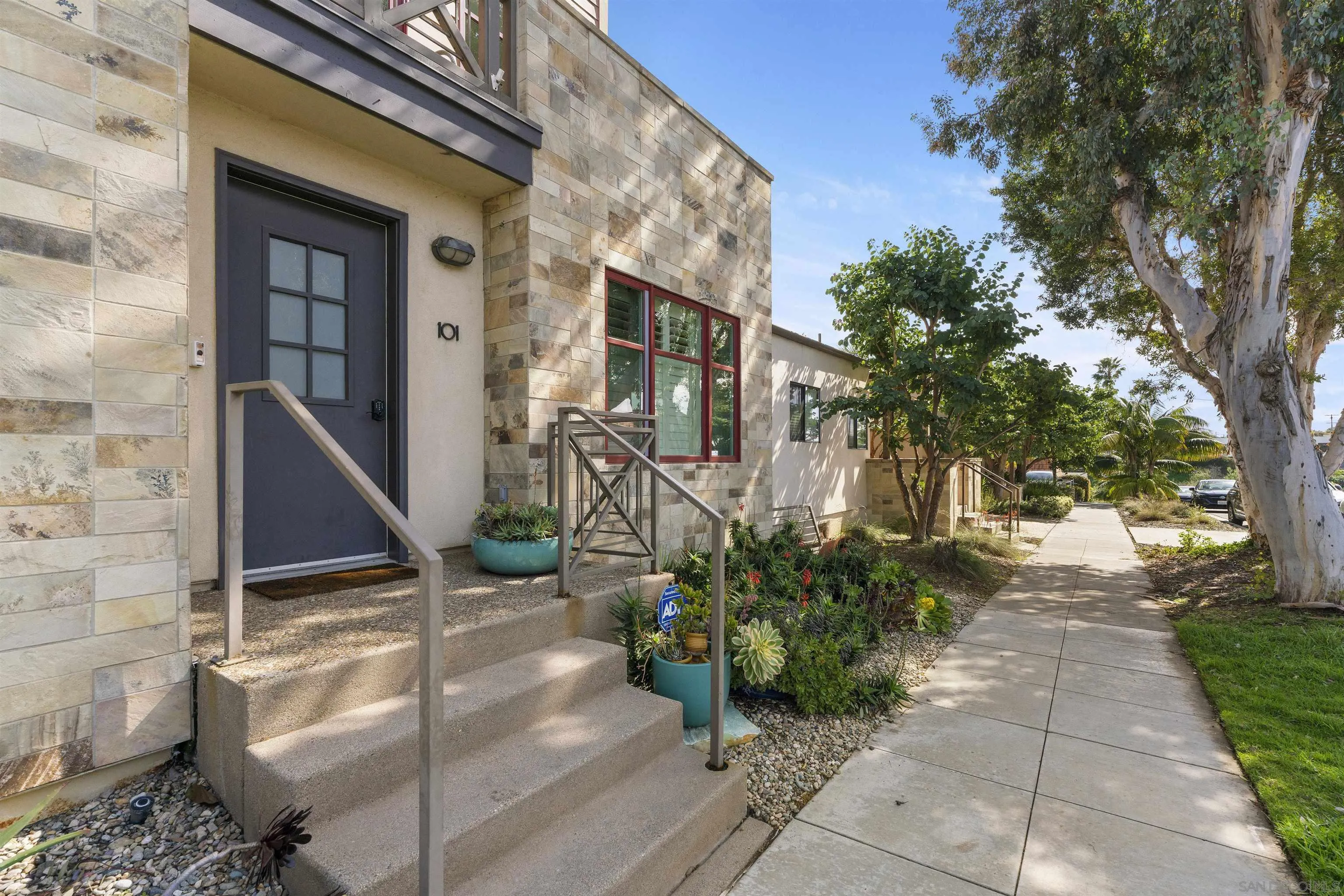 215 2nd St Unit 101