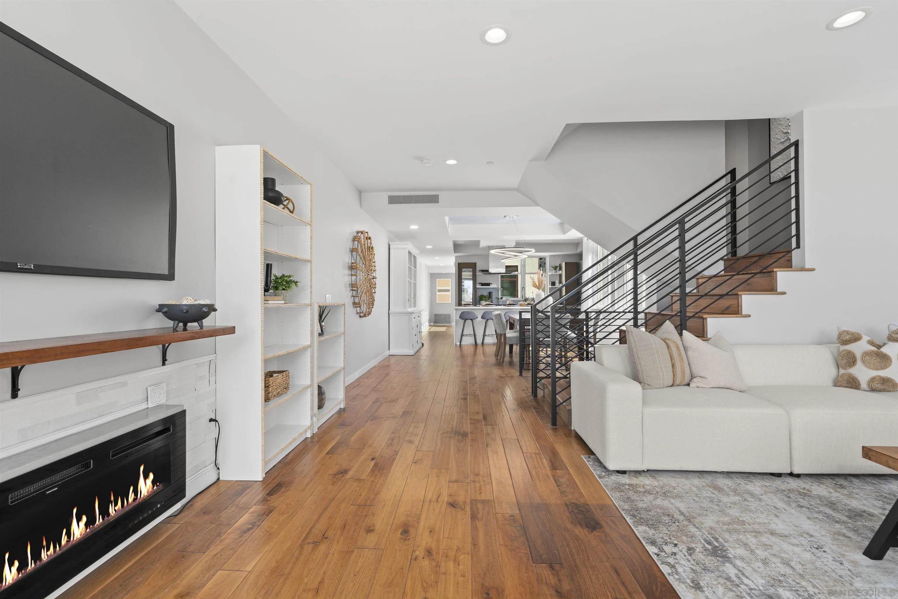 215 2nd St Unit 101