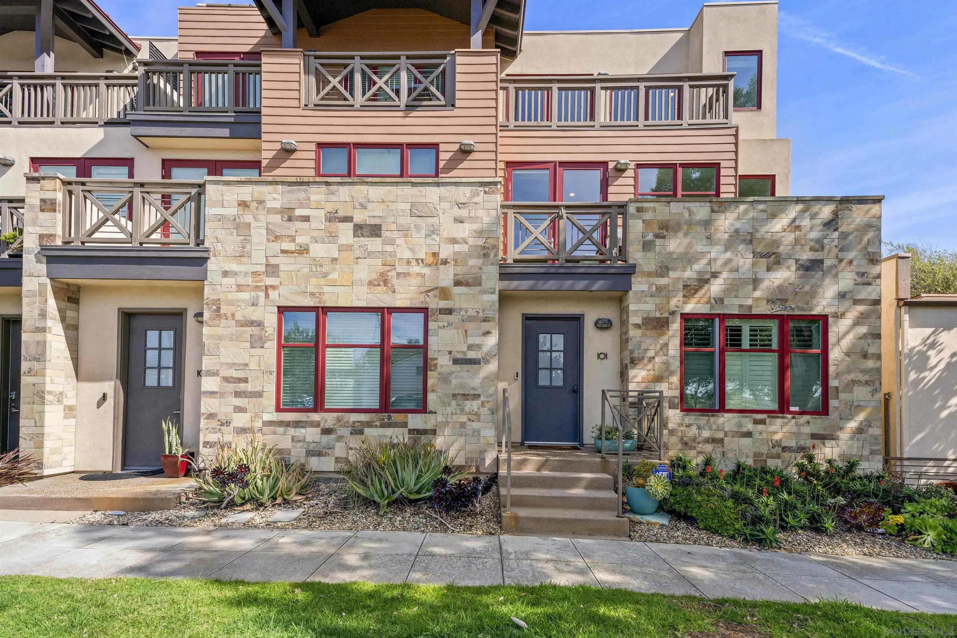215 2nd St Unit 101