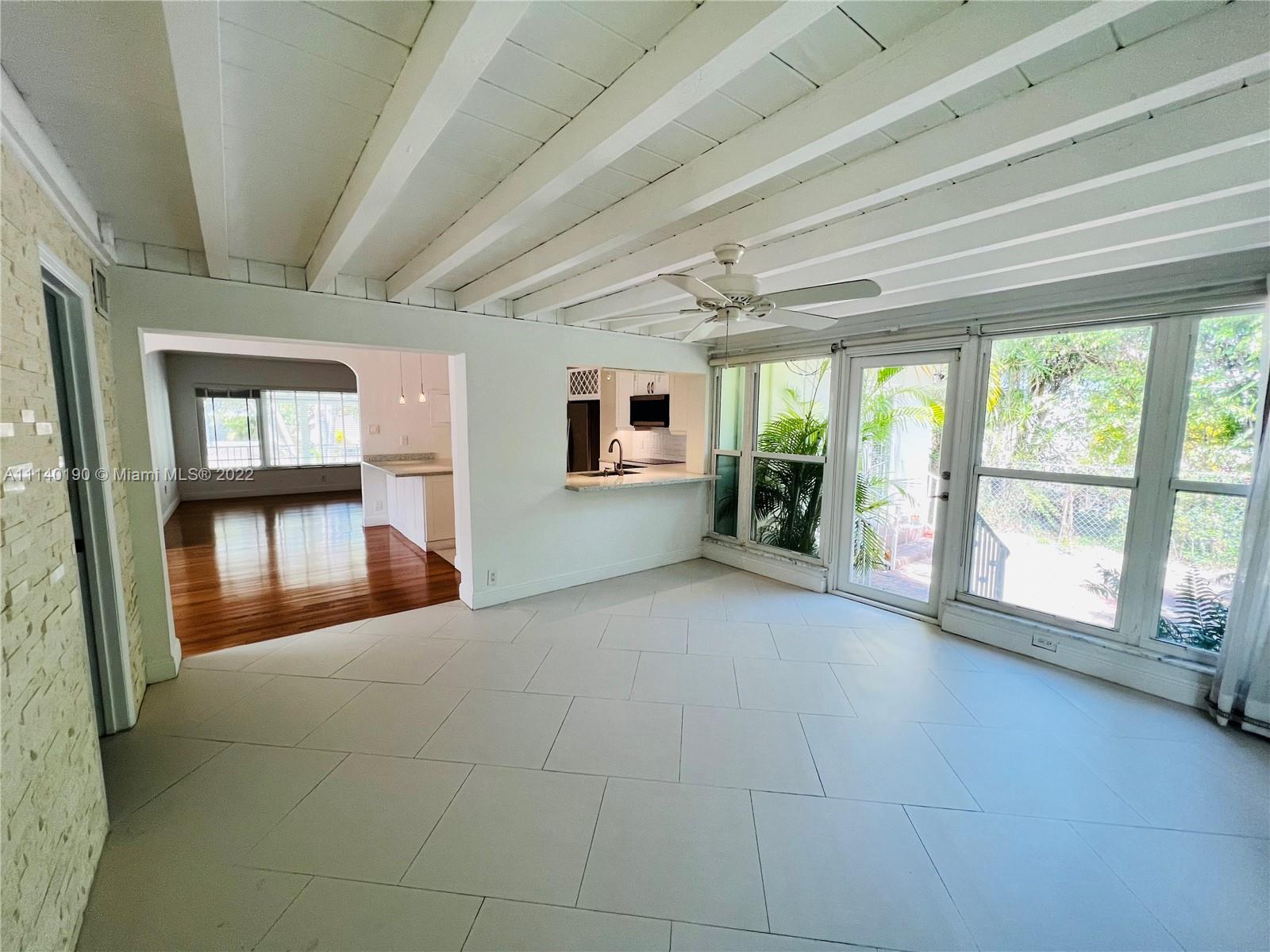 1116 Biarritz Dr