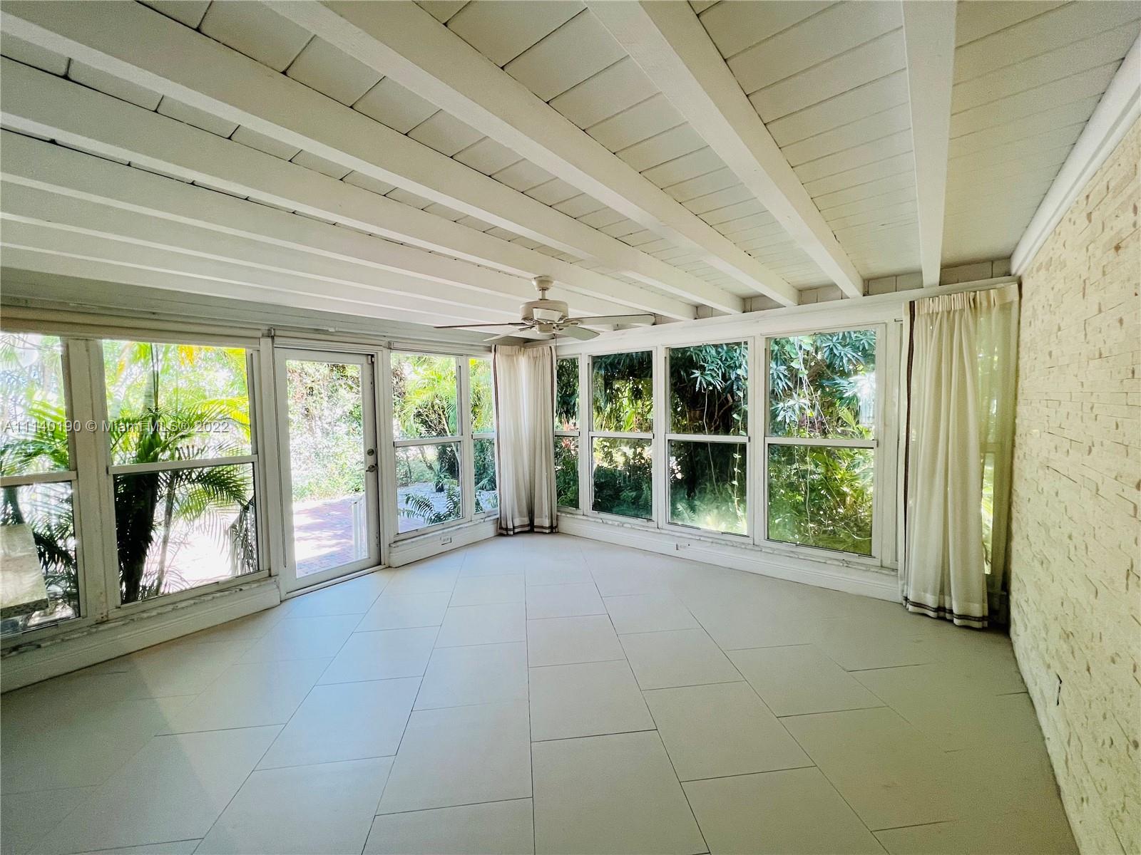 1116 Biarritz Dr