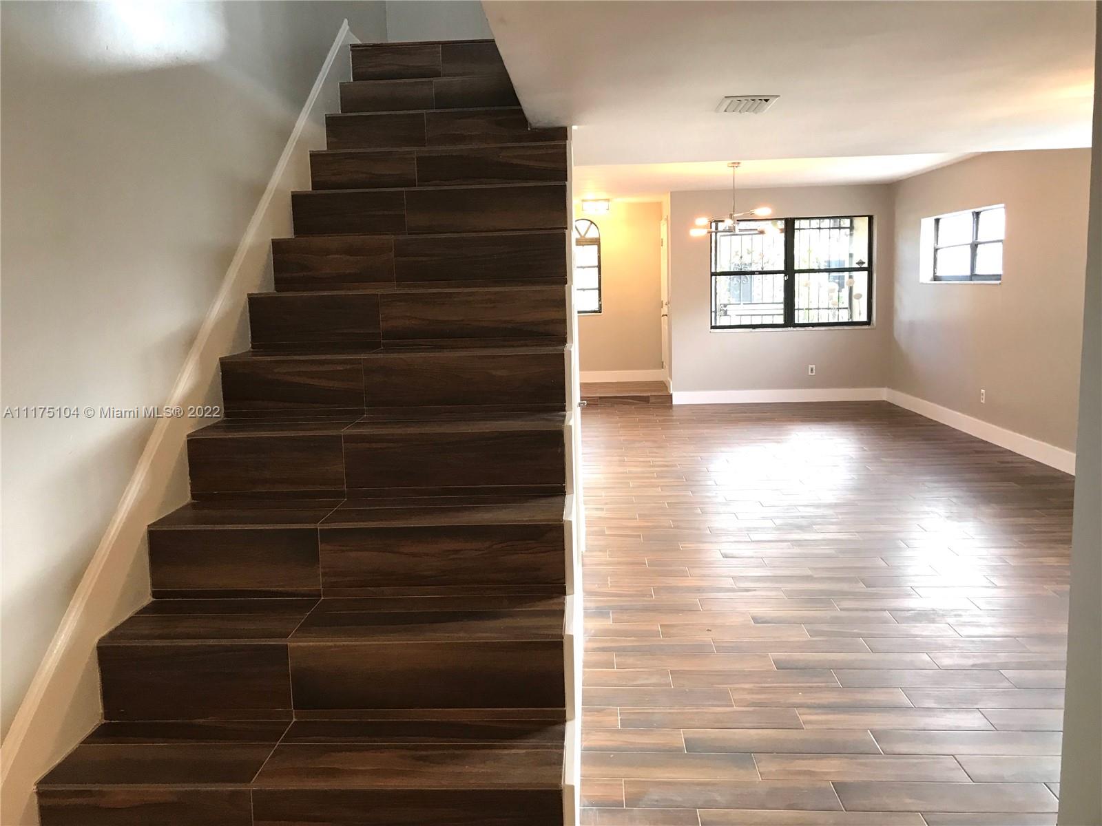 1551 NE 105th St Unit: 2-10