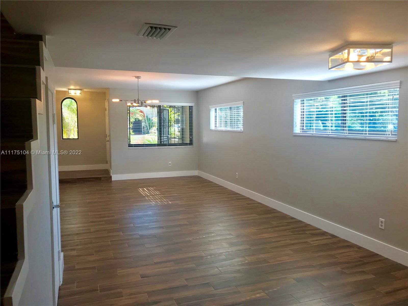 1551 NE 105th St Unit: 2-10