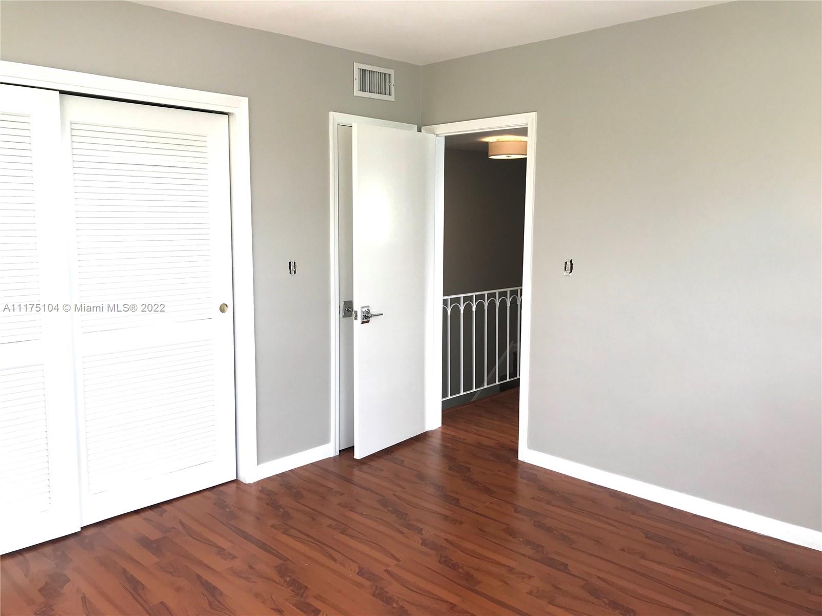 1551 NE 105th St Unit: 2-10