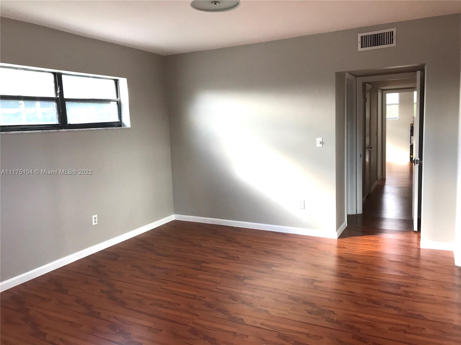 1551 NE 105th St Unit: 2-10