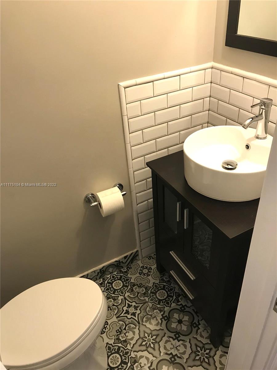 1551 NE 105th St Unit: 2-10