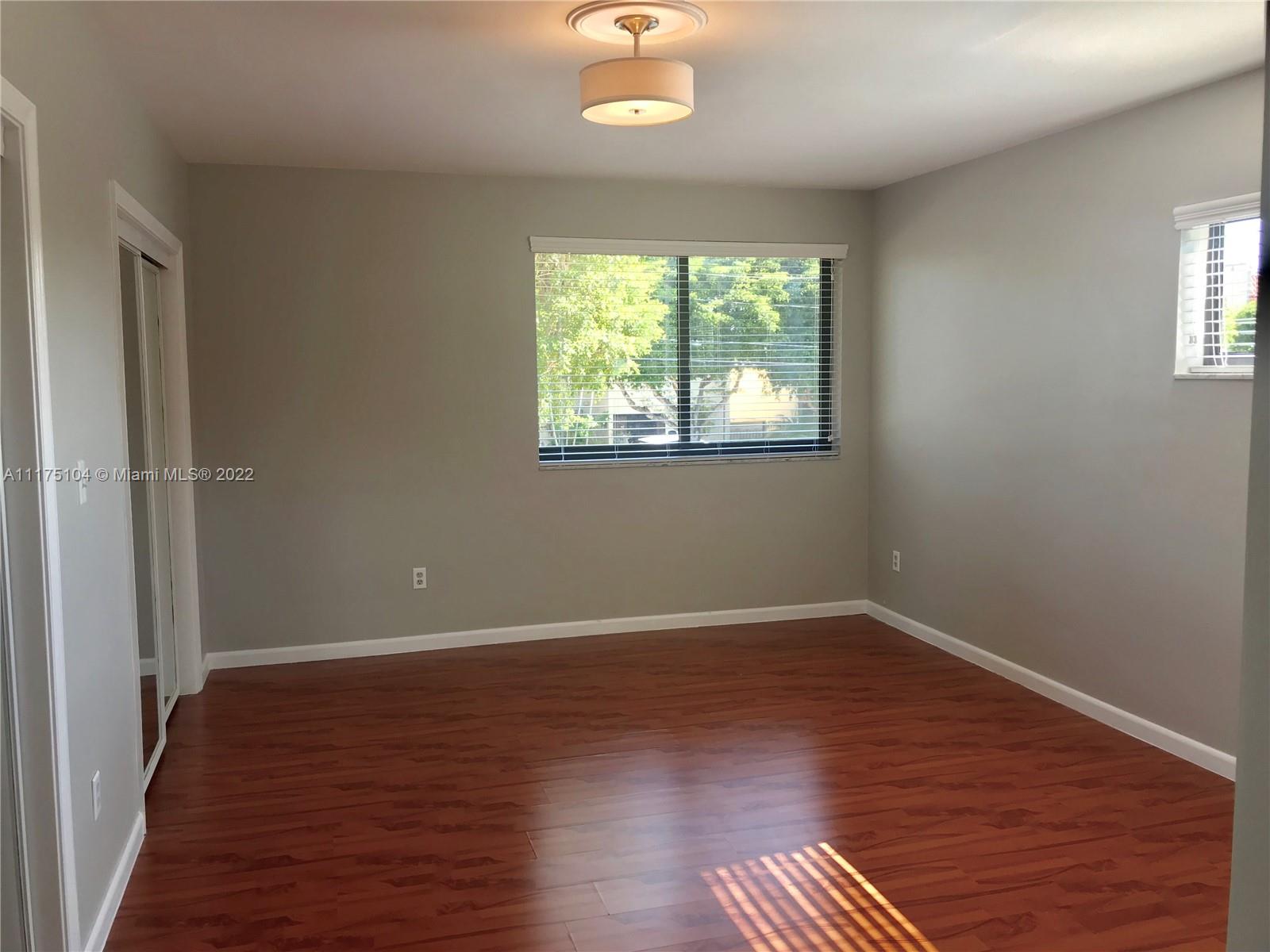 1551 NE 105th St Unit: 2-10