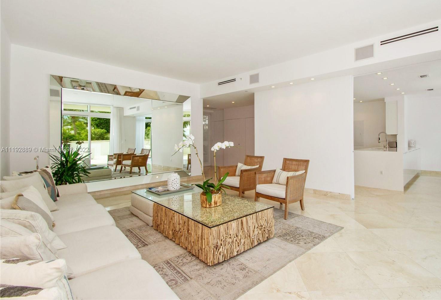 50 S Pointe Dr Unit: TWN2