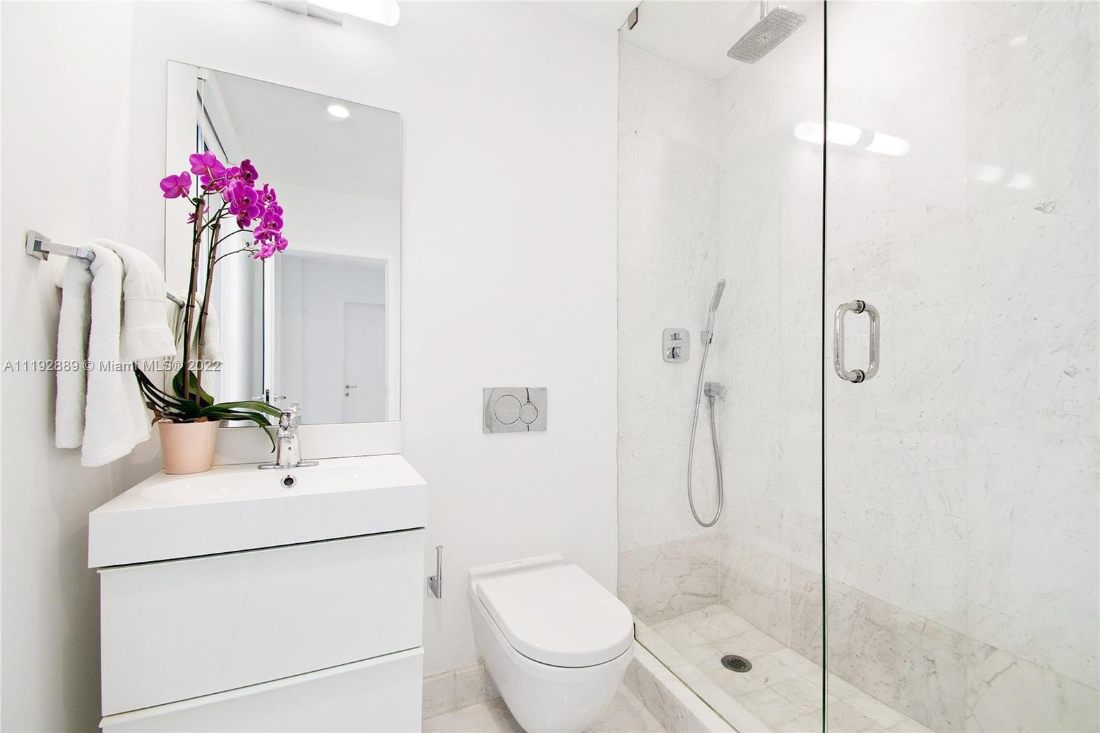 50 S Pointe Dr Unit: TWN2